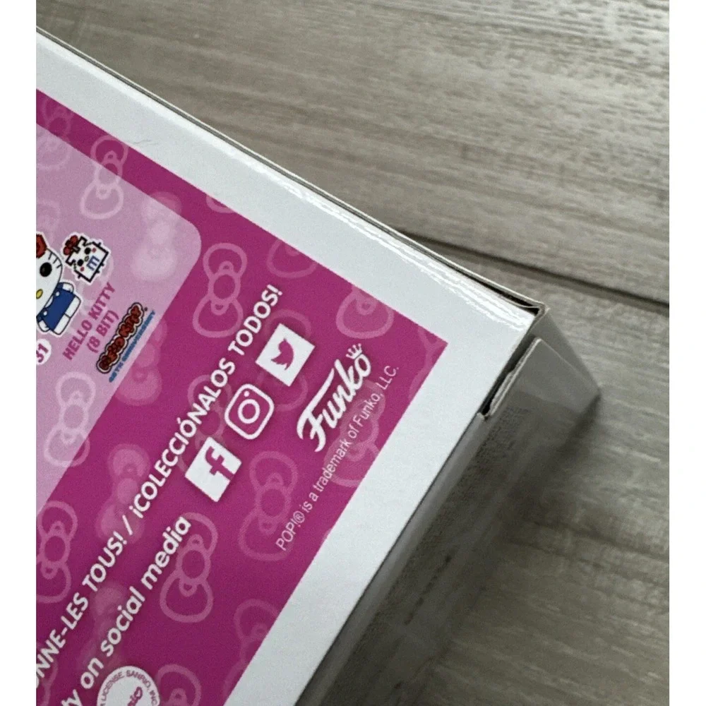 NEW Vaulted‎ Funko POP! Hello Kitty Gamer #26 GameStop Exclusive with Protector